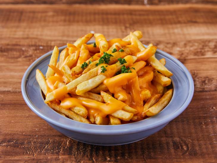 グレービーソース チーズたっぷり カナダ発祥の進化系フライドポテト プーティン が人気の理由 年10月17日 エキサイトニュース