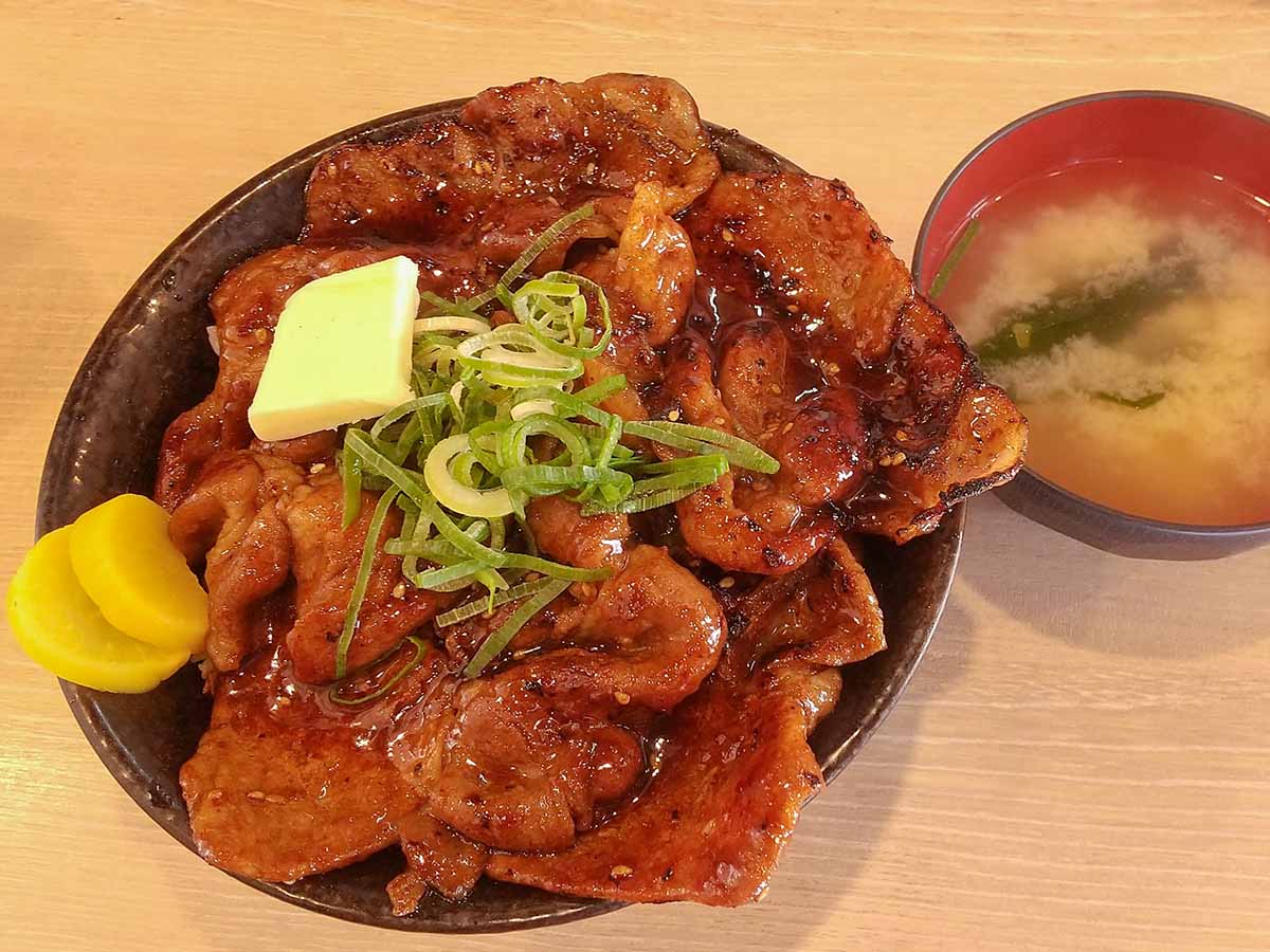 すた丼屋 の伝説的メニューが新化 期間限定の 北海道すた丼 を食べてきた 21年6月10日 エキサイトニュース