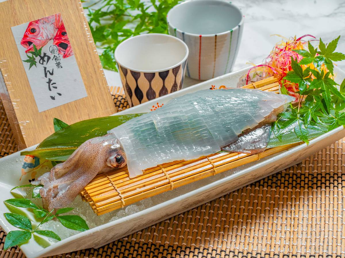 捌きたてのイカに舌鼓 お取り寄せで楽しめる 玄界灘産イカ姿造り とは 21年7月9日 エキサイトニュース