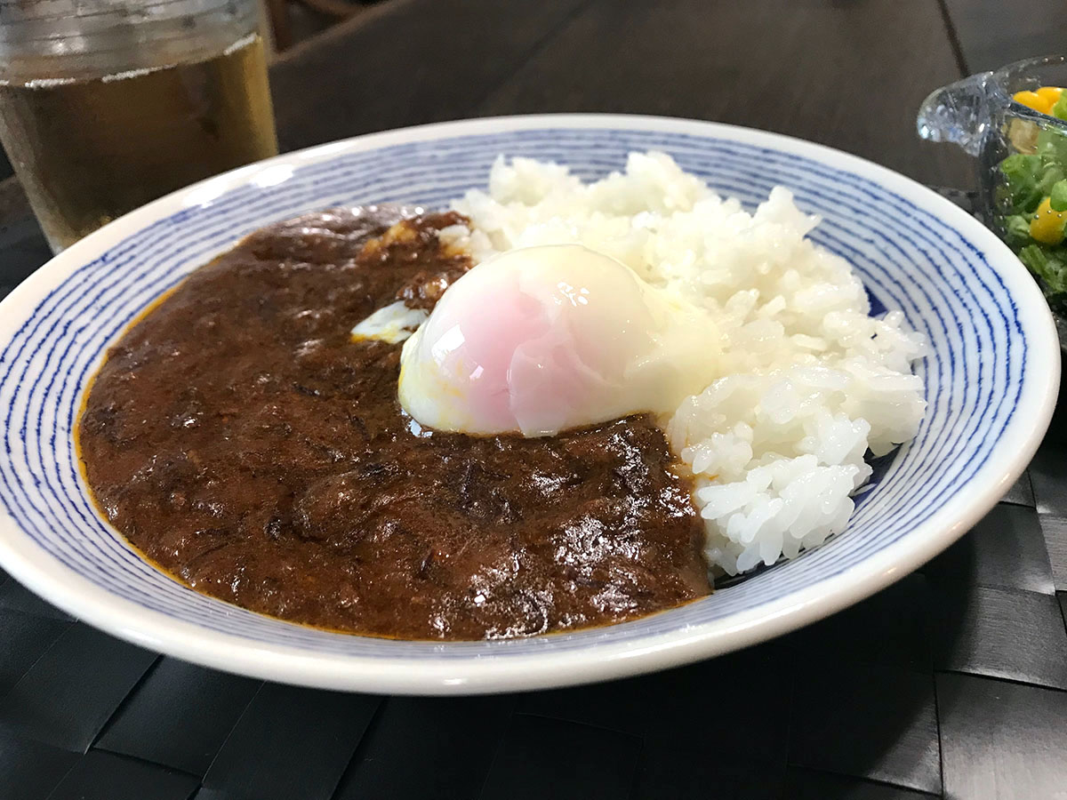 予想外の肉感！ レトルトになった松屋の歴代最高傑作「創業ビーフカレー」を食べてみた (2021年8月24日) - エキサイトニュース