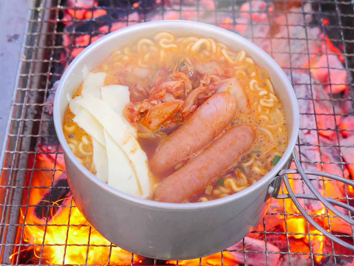 アウトドア料理のプロ直伝！ キャンプですぐできる「簡単キャンプ飯」5選 (2021年11月4日) - エキサイトニュース