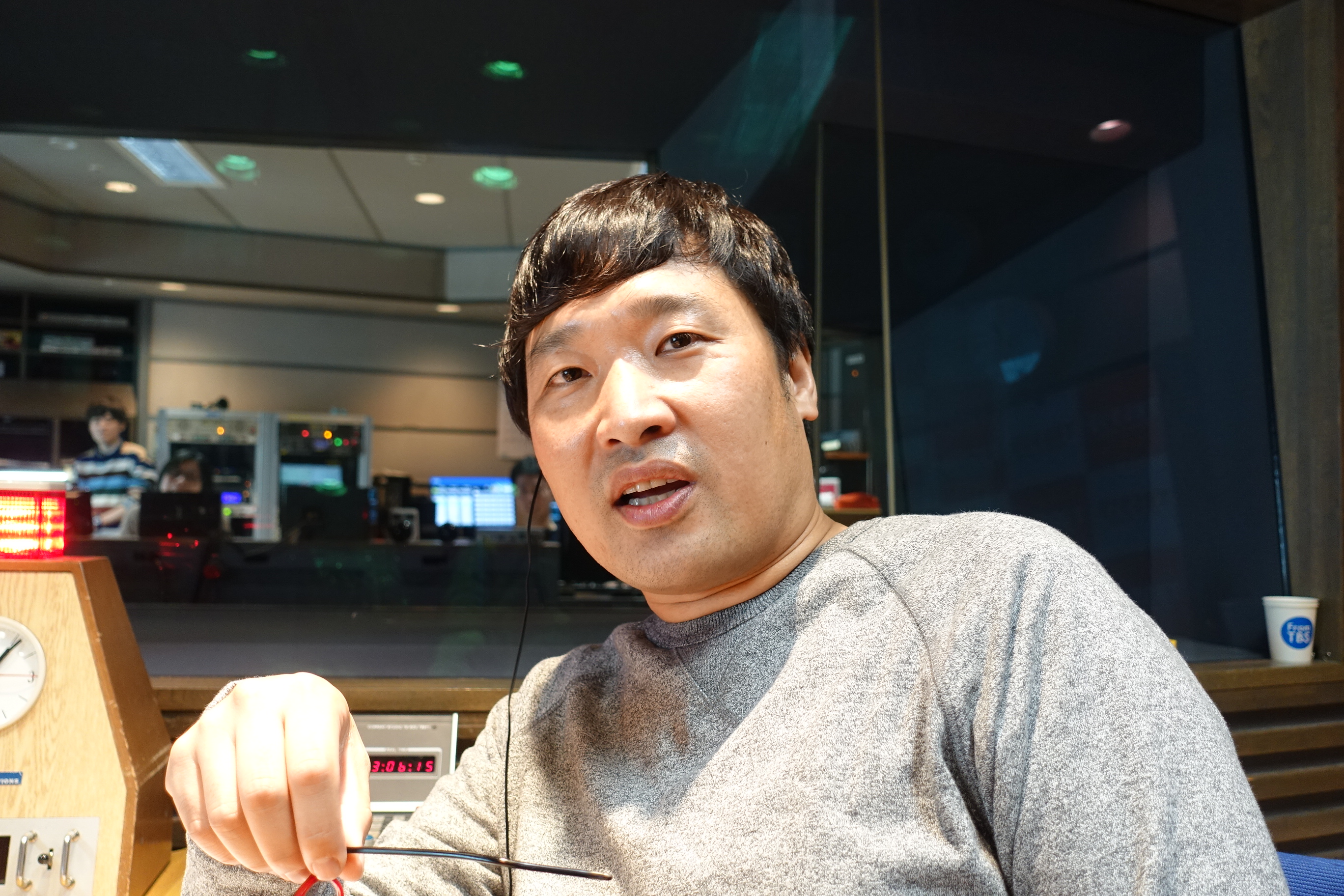 メガネを取った山ちゃんは・・・松田優作にそっくり？ - エキサイト 