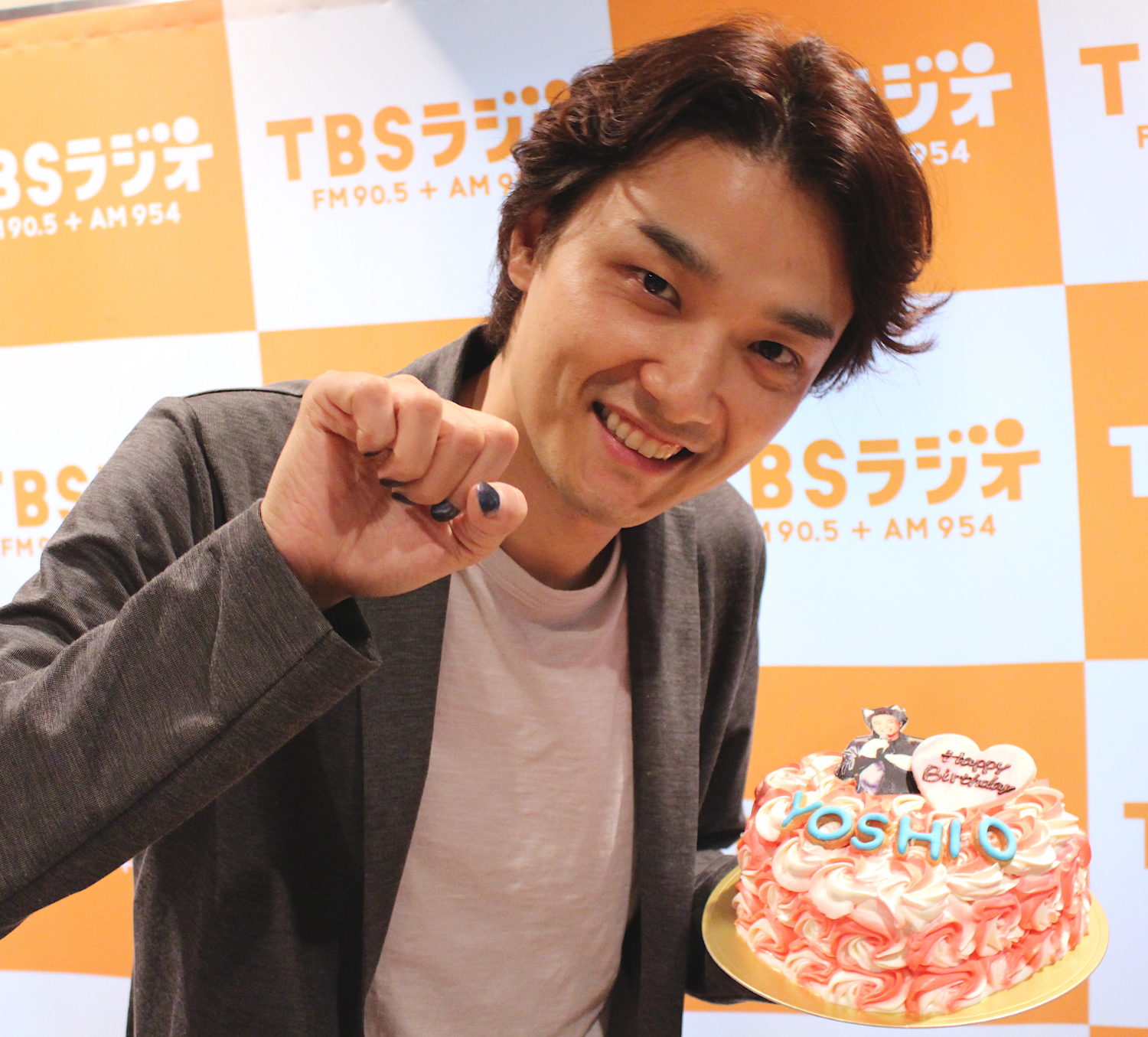 井上芳雄 40回目の誕生日をケーキでお祝い 19年7月8日 エキサイトニュース