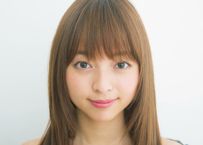 小顔効果とイマドキ感を両方get 透け感フル前髪 セルフカットアレンジ ローリエプレス