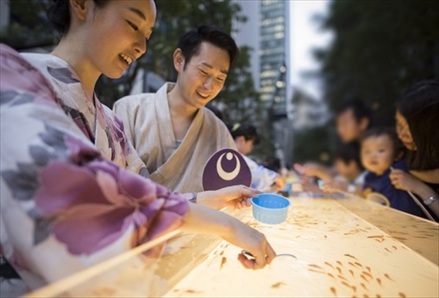 3年ぶりの夏祭り】星のや東京とコラボ！金魚すくいや屋台も登場「大手 ...