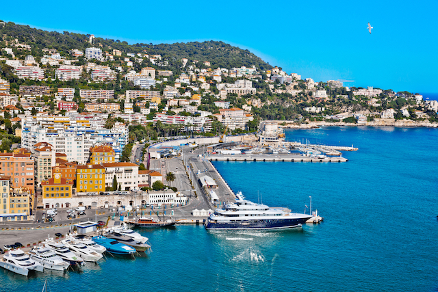 色彩の楽園、南仏コート・ダジュールの美しい町を巡るエネルギー