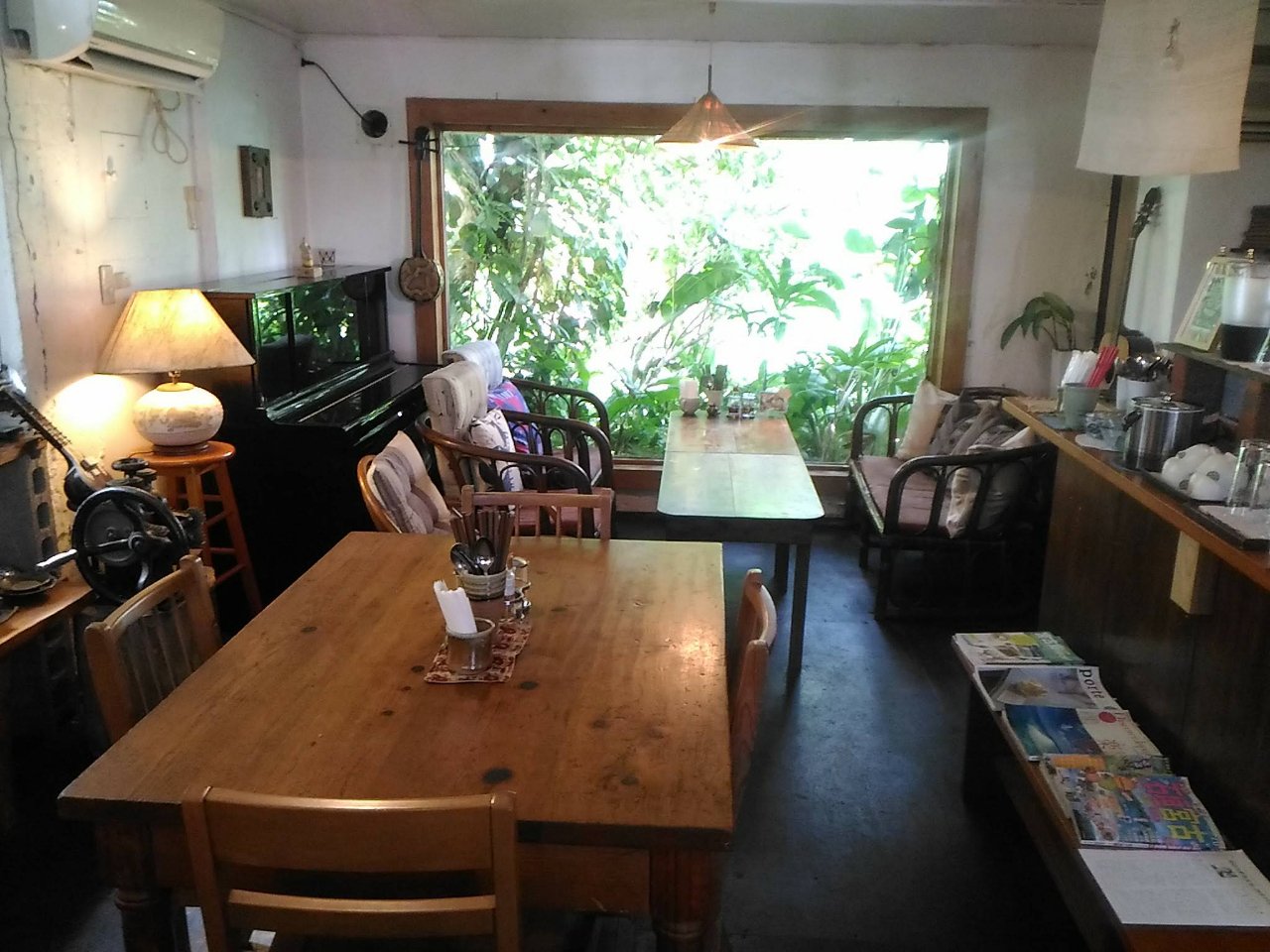 大きな窓のあるノスタルジックなカフェで よんな できる島時間 宮古島 カフェ ウエスヤ 19年3月17日 エキサイトニュース