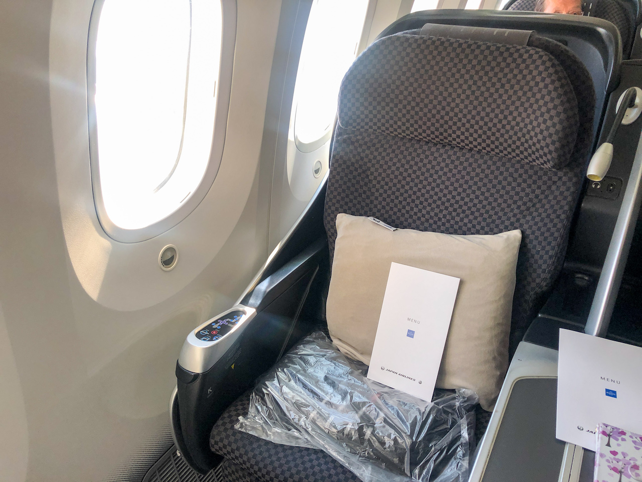 機内食ルポ Jalビジネスクラスの関空 台湾その全貌は 19年12月18日 エキサイトニュース