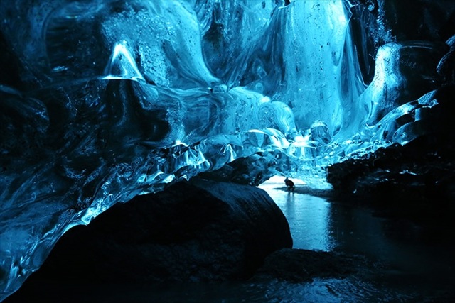 氷の宮殿 エルサのドレス サファイアに包まれるようなスーパーブルーの洞窟 15年1月21日 エキサイトニュース