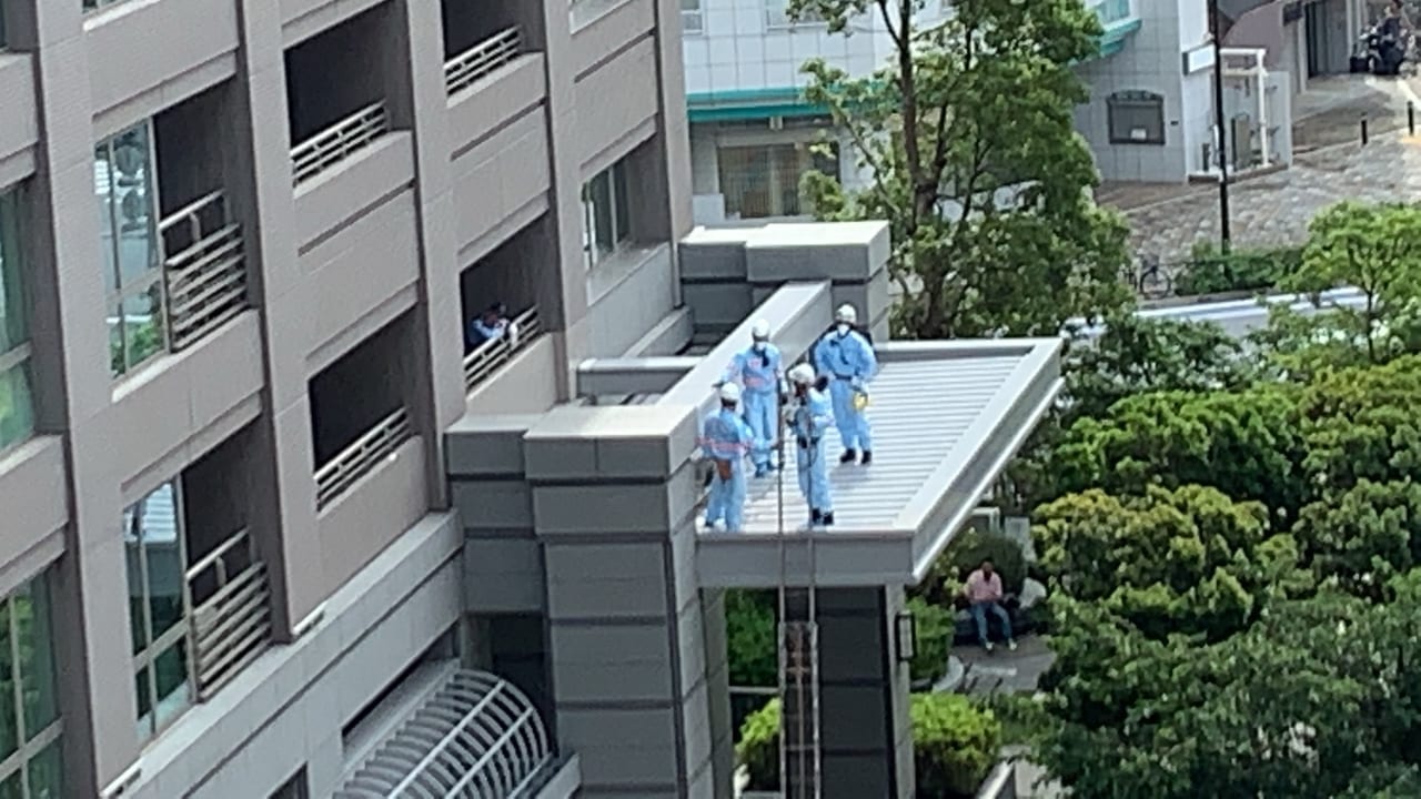 新宿の 芸能人マンション で飛び降り自殺か 閲覧注意並の 決定的瞬間 を激撮 年6月15日 エキサイトニュース