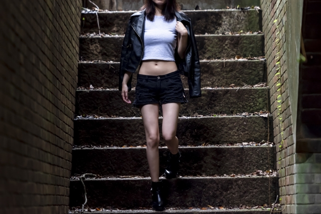 浜辺美波が胸元を解禁 色気プンプン写真 に こんなことする子だったの と歓喜の声 年6月27日 エキサイトニュース