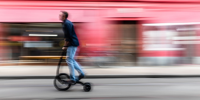 踊るようにバランスをとる立ちこぎ自転車Halfbike3はコンパクトで操縦性抜群！ (2019年4月12日) - エキサイトニュース