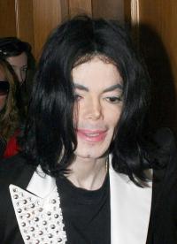 マイケルの死亡当時の部屋の写真にショック 赤ちゃん人形を抱いて寝ていた 13年6月16日 エキサイトニュース