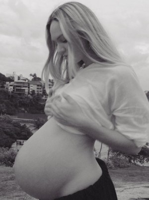 ママデビューのモデル キャンディス スワンポール 人前での授乳は 性的ではなく自然なこと 16年12月25日 エキサイトニュース