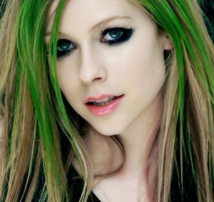 アヴリル ラヴィーンに奇妙な噂 実は03年に死去 今いるアヴリルは 17年5月15日 エキサイトニュース