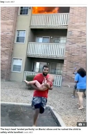 炎が迫るバルコニーで放り投げられた3歳児 元フットボール選手が見事キャッチ 米 動画あり 2020年7月11日 エキサイトニュース