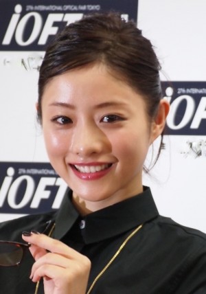 石原さとみのうなじに賛否 綺麗 カツラみたい 不自然でドラマに集中できない 視聴者も 年7月29日 エキサイトニュース