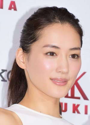 綾瀬はるか 48万円超コートのドルガバコーデもユニクロも 着こなす姿に 美しさが神がかり の声 21年2月15日 エキサイトニュース 綾瀬はるか 48万円超コートのドルガバコーデもユニクロも 着こなす姿に 美しさが神がかり の声 21年2月15日 エキサイトニュース