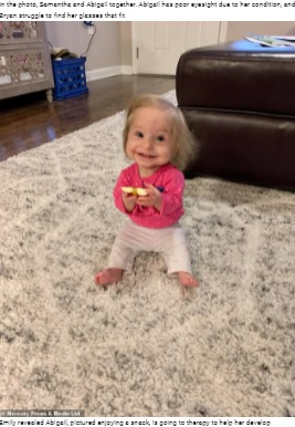 体重約3キロ 新生児の服を着る小人症の2歳児 小さくても笑顔が素敵 米 21年6月12日 エキサイトニュース