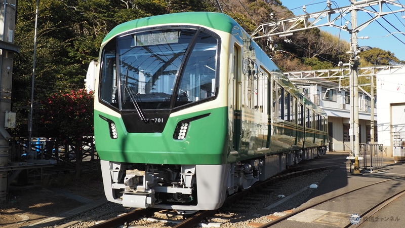 江ノ電、20年ぶりの新型車両「700形」を公開 眺望を意識したこだわりの