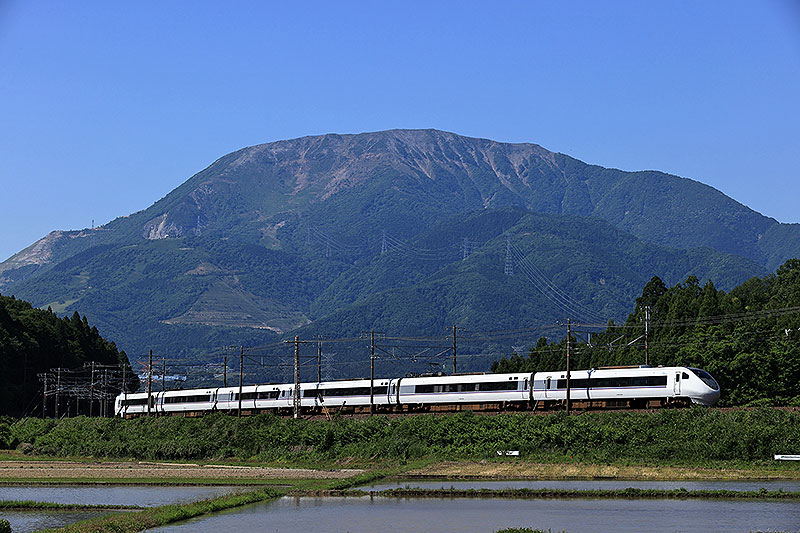 滋賀県 米原駅＆醒ヶ井駅は絶対に途中下車、琵琶湖と伊吹山がつくる絶景へ！ 新幹線 東海道線 北陸線 近江鉄道がおりなす鉄道風景で極上リラックス、中山道 醒井宿 で絶品ニジマス料理もマスト 