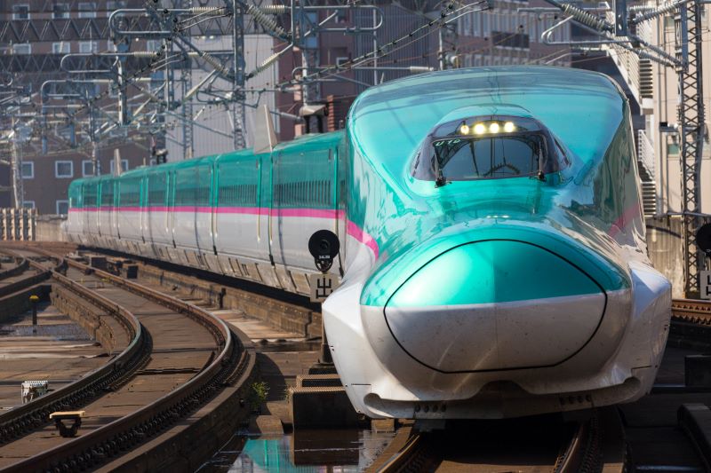 E5系初のフルラッピング新幹線「Magical Journey Shinkansen」10月から