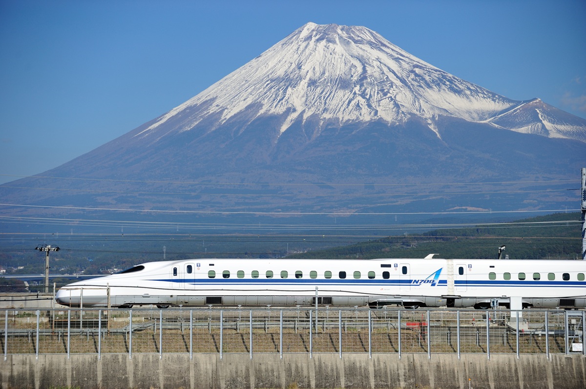 JR全線・全駅舎 : 西日本編(JR東海・JR西日本・JR四国・JR九州) Amazon.co.jp: JR全線・全駅舎: オ-ルカラ- (西日本編(JR東海