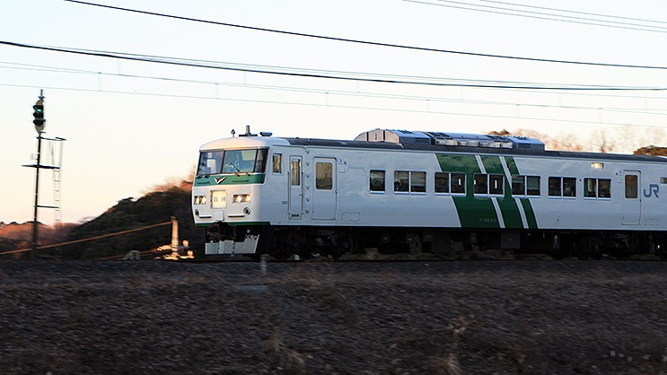 JR東日本の夏の臨時列車「谷川岳もぐら号」「谷川岳ループ号」185系で運転 (2023年5月19日) - エキサイトニュース