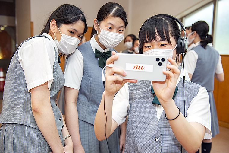 自分がまるでその世界に入ったかのよう 歌うよろこびの瞬間を 音のvr で共有 年8月10日 エキサイトニュース