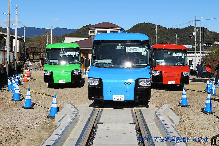 阿佐海岸鉄道 DMV が阿波海南駅から線路に入線！ 練習走行が本格化