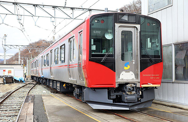 しなの鉄道 新型車両 SR1系200番台 S203 S204 編成、屋代駅構内を単独