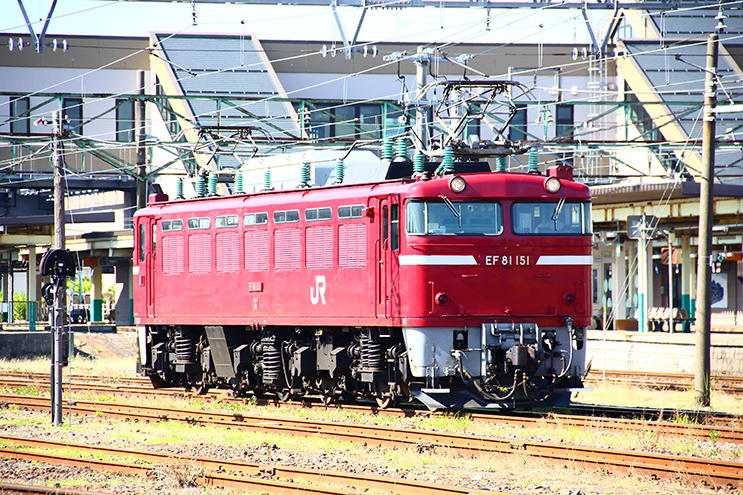 新潟駅高架化の壁を越えられず姿を消したEF81形電気機関車151号機を