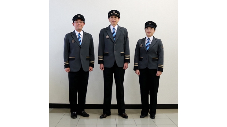 創業100周年の節目に社員の制服を一新 伸縮自在で斬新なデザイン