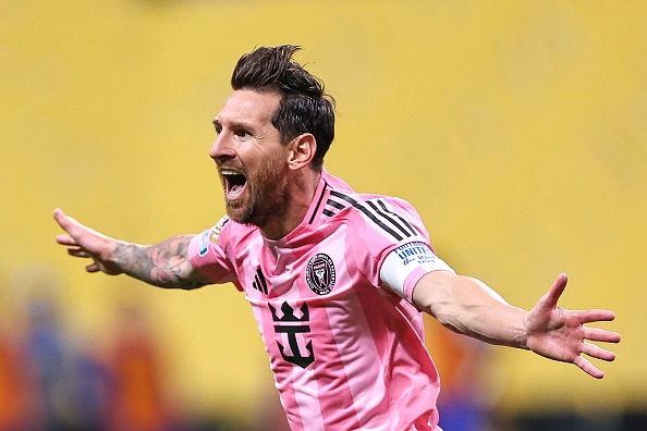 2026年にメッシは“キャリア通算900ゴール”を超える C・ロナウドより