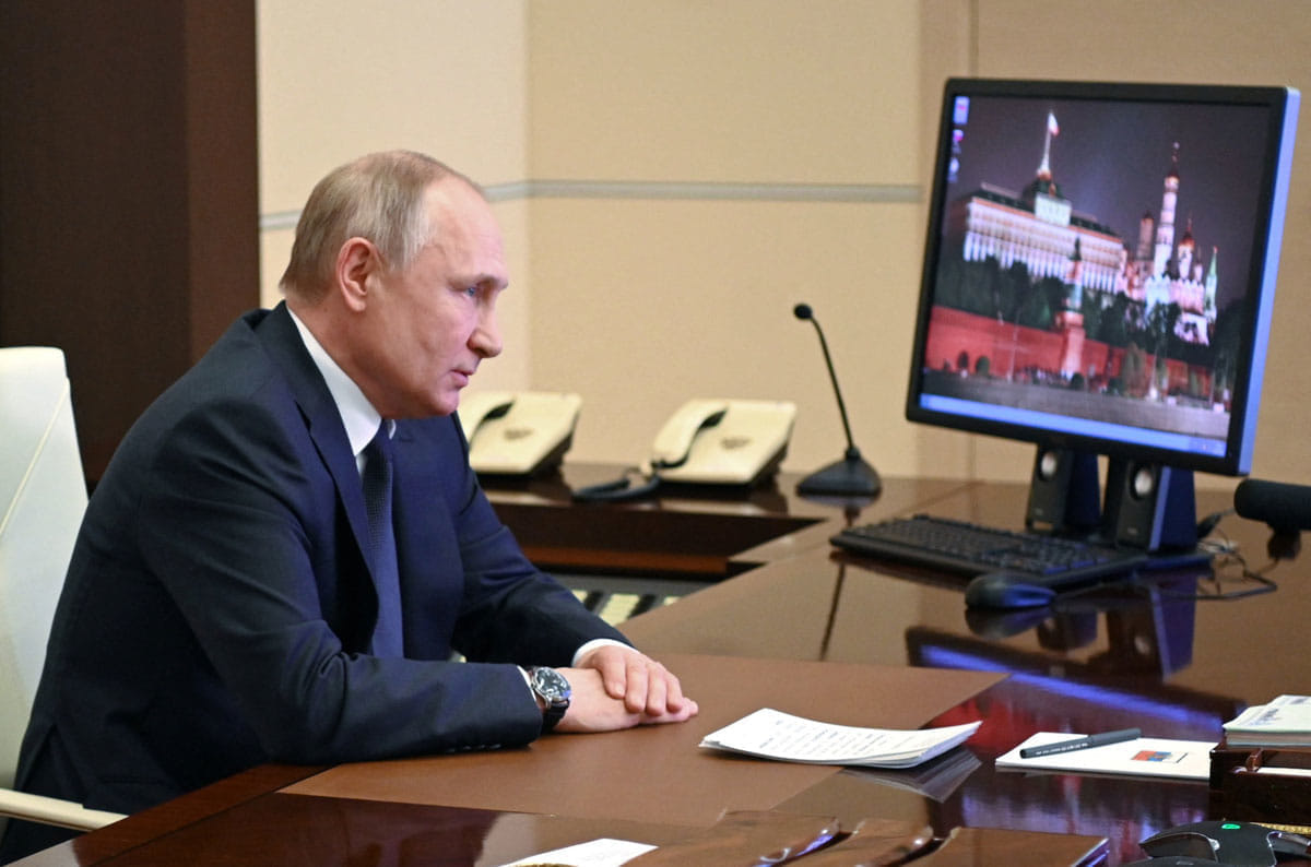 病気 プーチン の 「富と贅沢にとりつかれた」1400億円“プーチン宮殿”の全貌が動画告発された！《再生回数1億回以上》