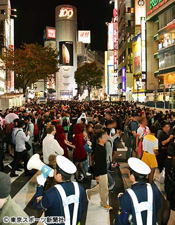 渋谷ハロウィーン暴動で軽トラ横転犯４人逮捕は東京五輪警備の 予行演習 18年12月6日 エキサイトニュース