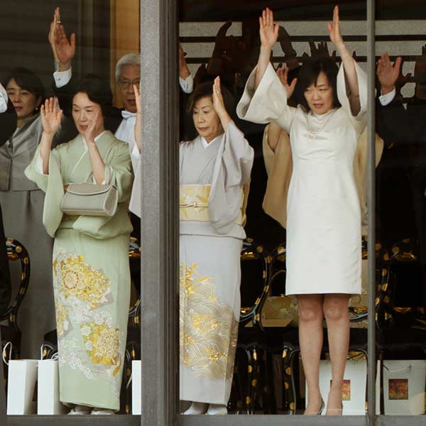 夫人 即位 昭恵 「即位の礼」安倍昭恵首相夫人のひざ丈ドレスが悪目立ち！