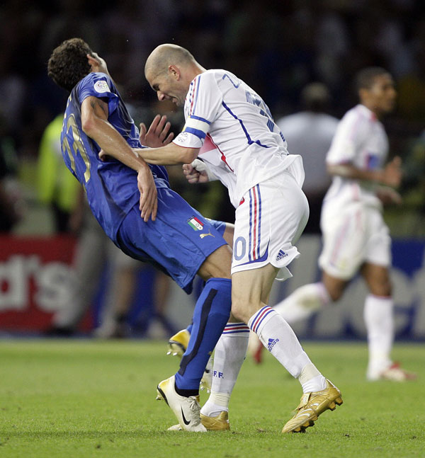 ２００６年７月９日ドイツｗ杯決勝 ジダンの頭突きが招いた 仏サッカーの衰退 年7月6日 エキサイトニュース