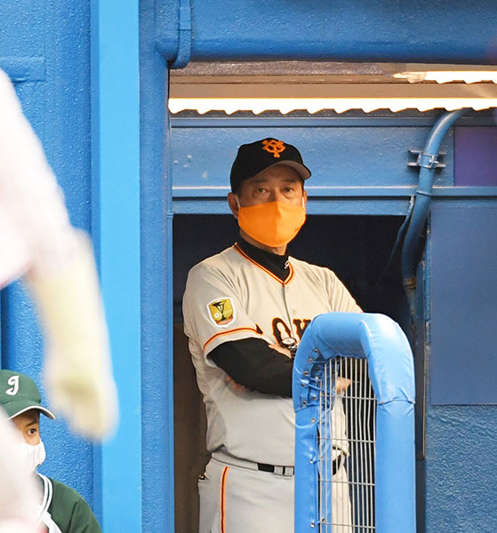 巨人ベンチ オレンジマスク 初導入 感染者増える東京での試合を考慮 年7月24日 エキサイトニュース