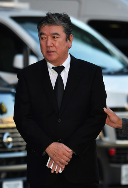 釈放の小金沢が謹慎自粛発表 師匠 北島三郎に報告も仕事は 全滅 年12月1日 エキサイトニュース