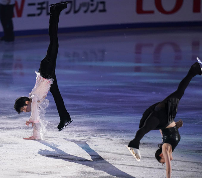 フィギュア 羽生結弦 紀平梨花 男女エースが 金のｗ側転 を披露 年12月28日 エキサイトニュース