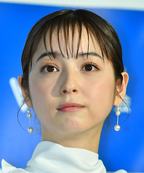 佐々木希 大みそかの挨拶にコメント殺到 渡部氏も来年は心を入れ替えて 年12月31日 エキサイトニュース