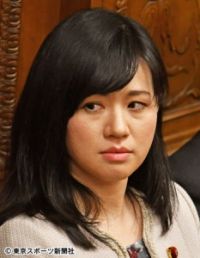 “浪速のエリカ様”上西議員「サッカー暴言」の裏