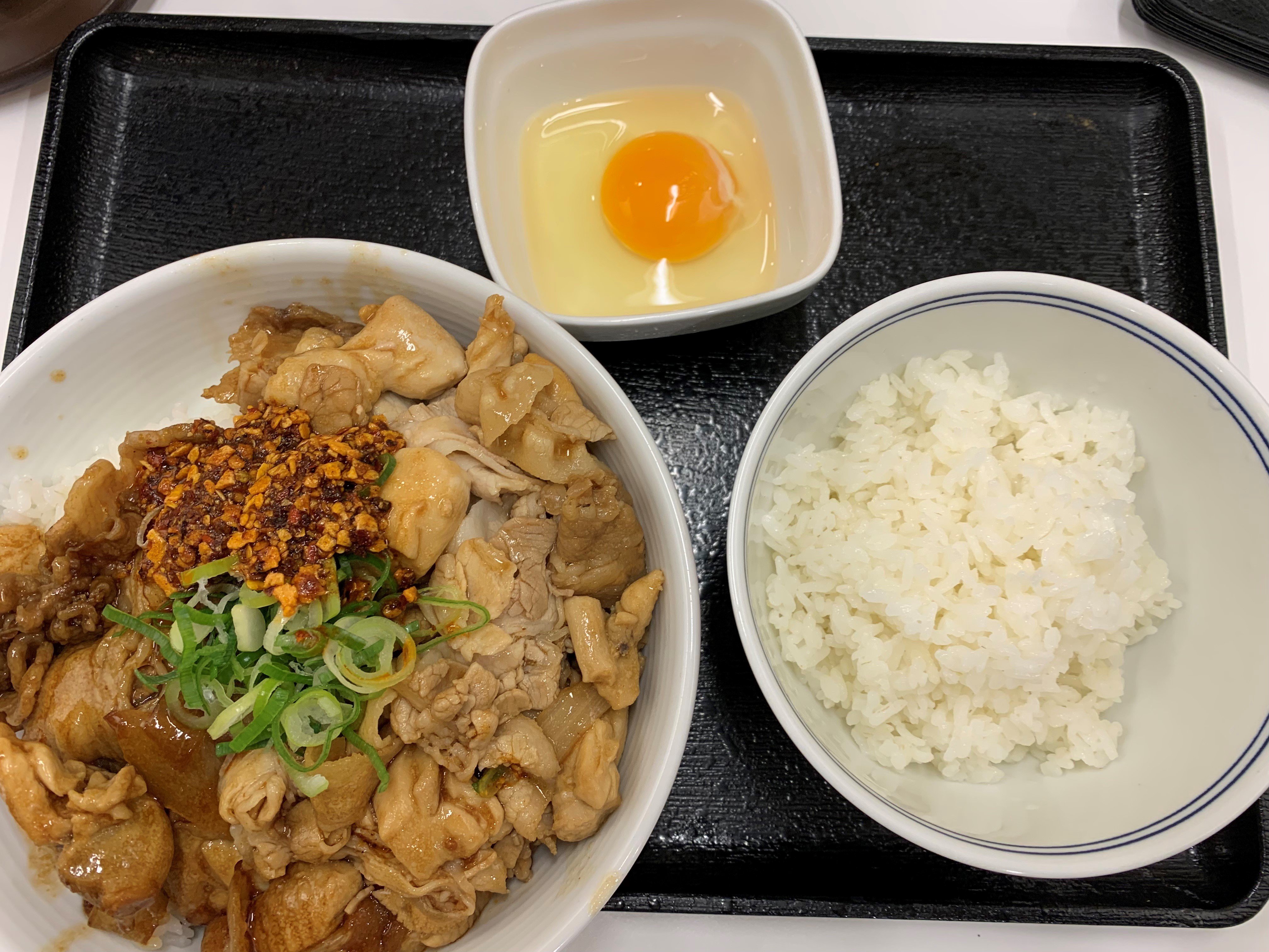 吉野家・スタミナ超特盛丼。最強リニューアル後の、味と