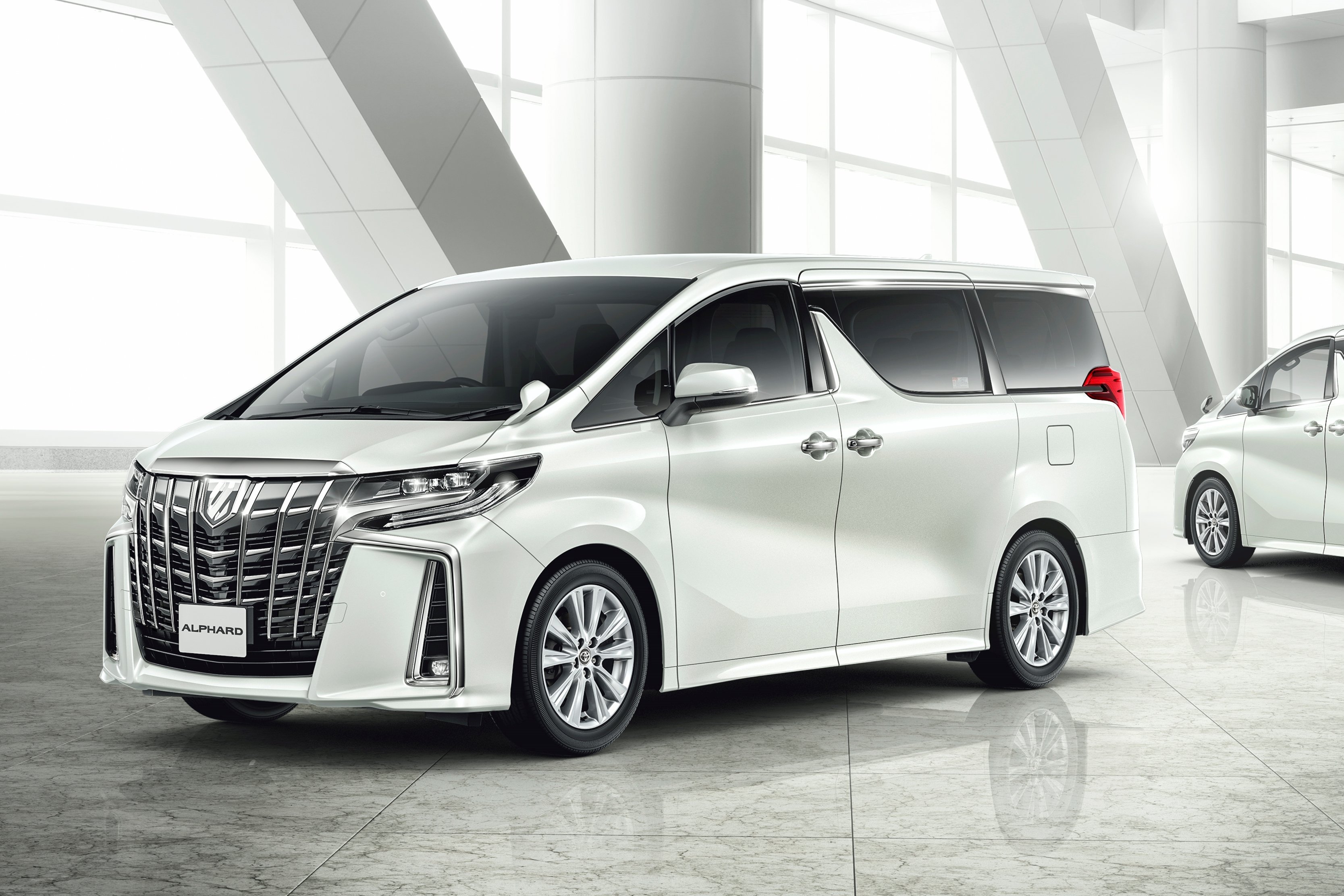 トヨタの新型アルファード 年収400万円の人が新車をローンで買う時 頭金はいくら必要なのか 22年4月15日 エキサイトニュース