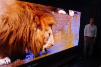 期待高まるマイクロLED、実用化の課題は「量産技術」