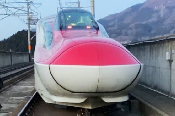 脱線した東北新幹線 16両のうち9両が線路に復帰 4月2日頃までに白石