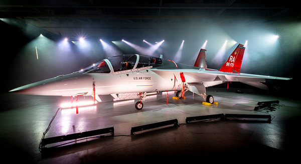 戦闘機の訓練、今のままじゃダメ！ 米空軍の新型練習機T-7A 「実機に