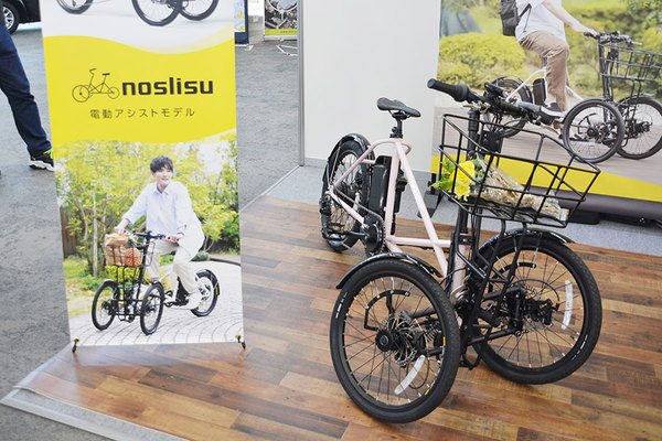 カワサキ初の「自転車」乗ってみた 異形の「前2輪」メリットは？ フル電動タイプも (2022年5月25日) - エキサイトニュース