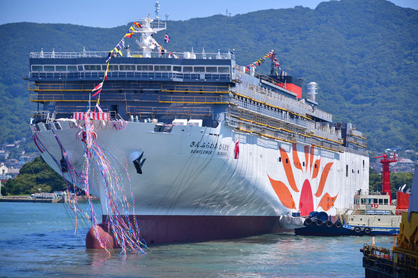 新造船「さんふらわあ むらさき」進水 日本初の“LNG燃料フェリー”2隻